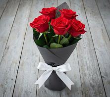 Букет 5 Красных роз Эдлесс Лав в Зубутлях-Миатли
