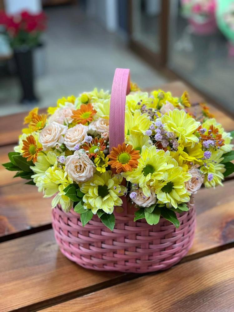 Цветочная композиция из Хризантемы и Розы в корзине в Зубутлях-Миатли